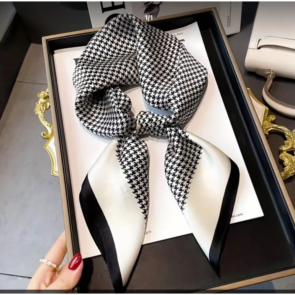 New HOUNDSTOOTH Scarf “LAST ONE” - Picture 4 of 14